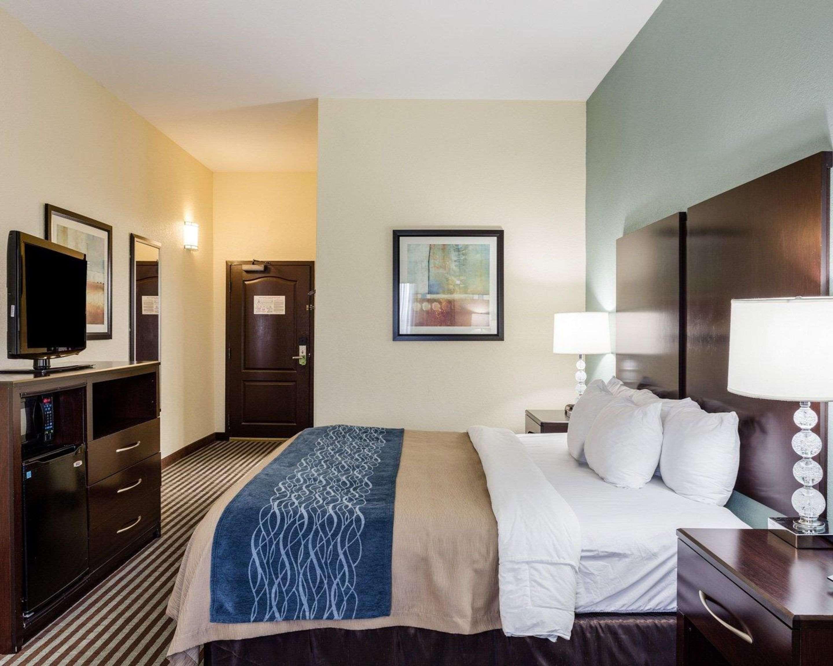Comfort Inn & Suites Grenada Bagian luar foto