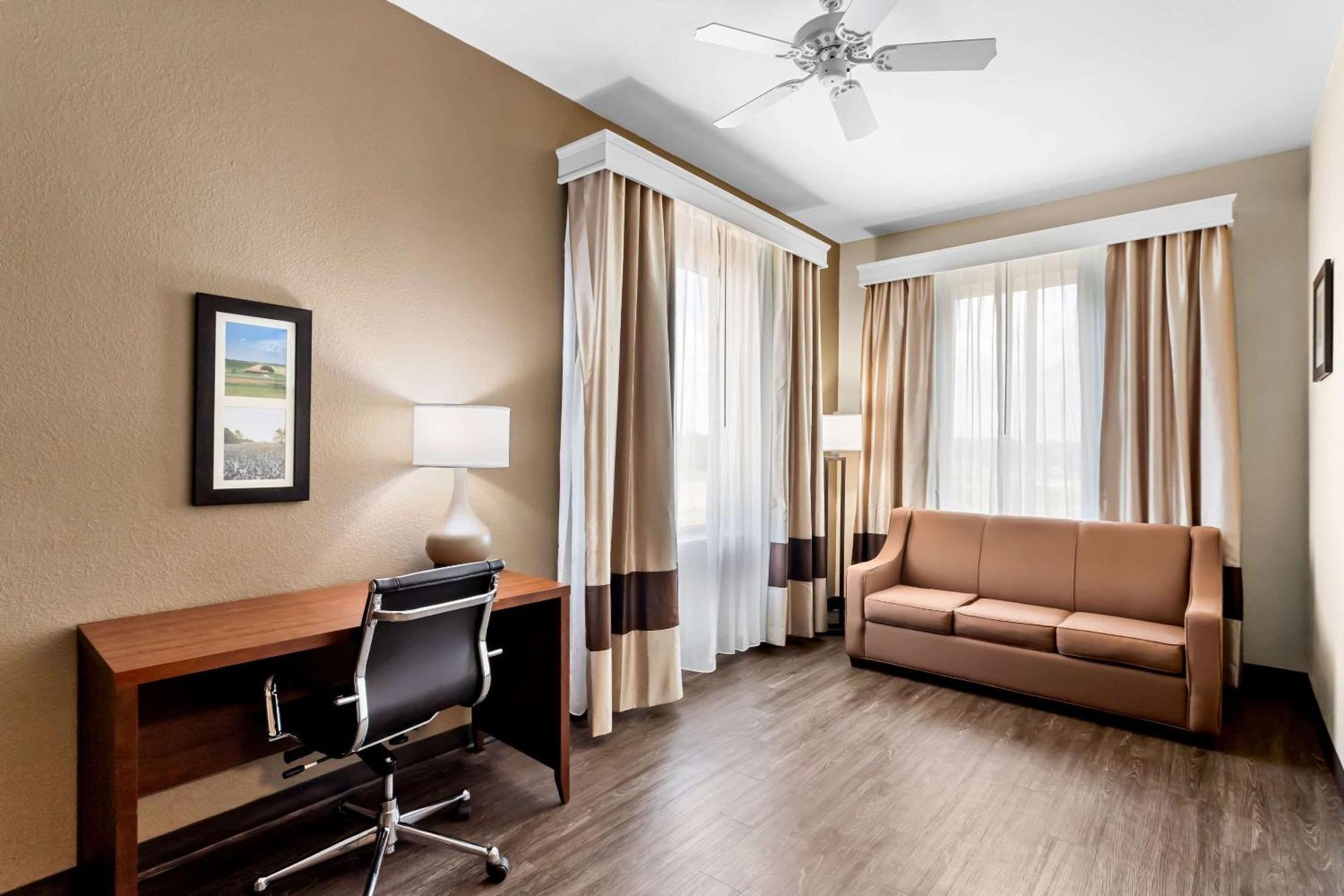 Comfort Inn & Suites Grenada Bagian luar foto