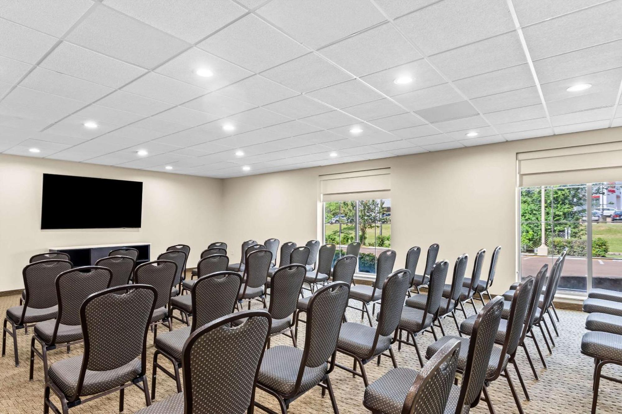 Comfort Inn & Suites Grenada Bagian luar foto