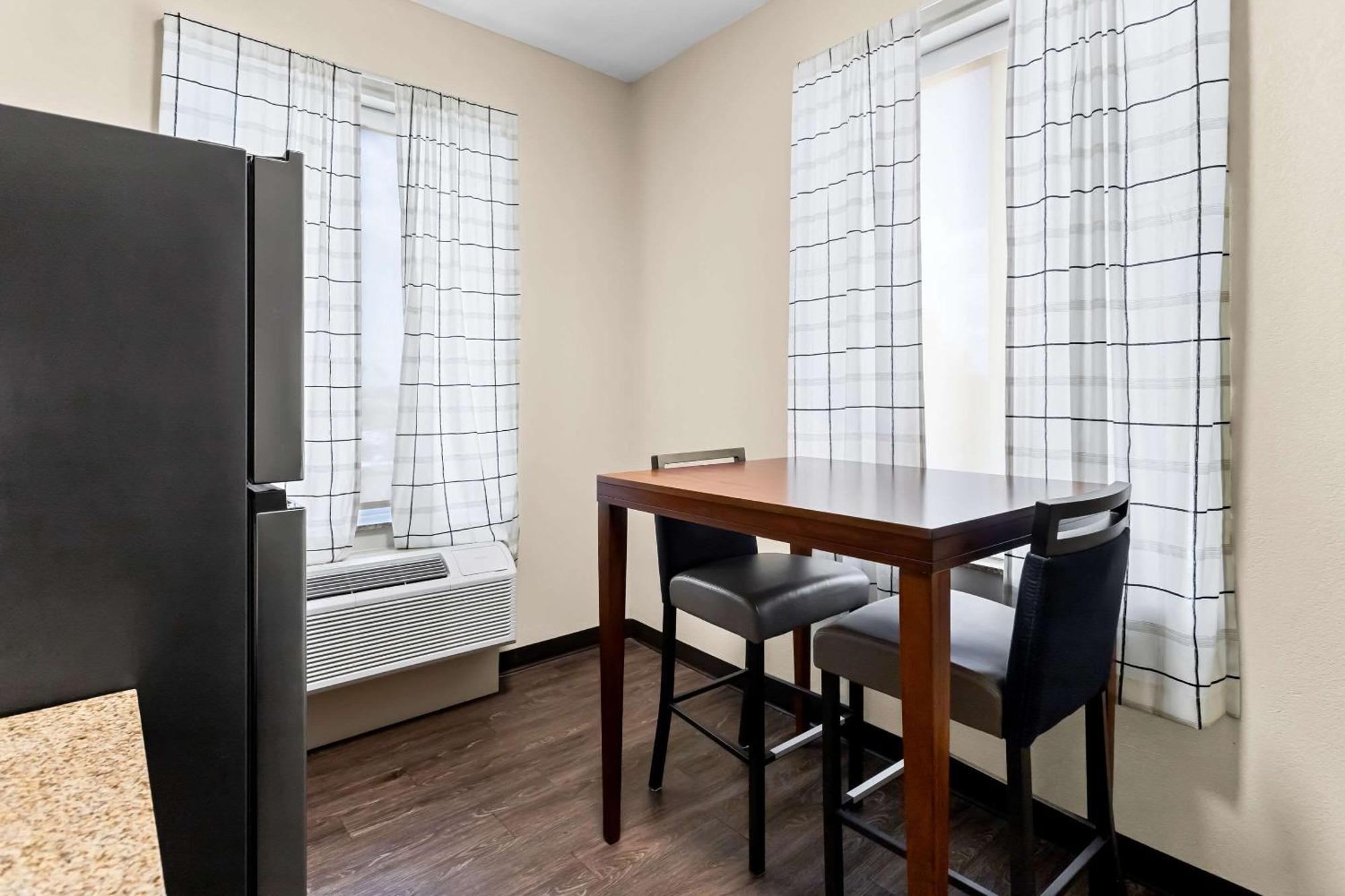 Comfort Inn & Suites Grenada Bagian luar foto