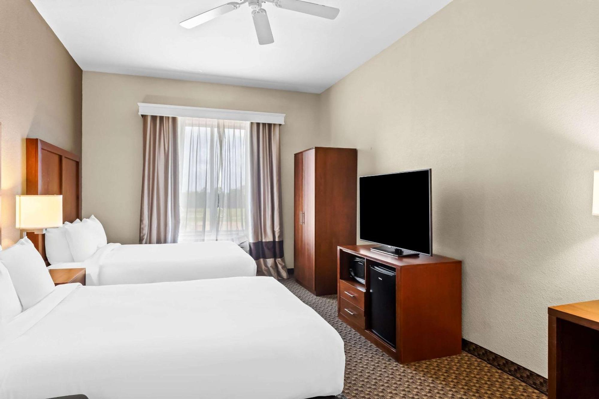 Comfort Inn & Suites Grenada Bagian luar foto