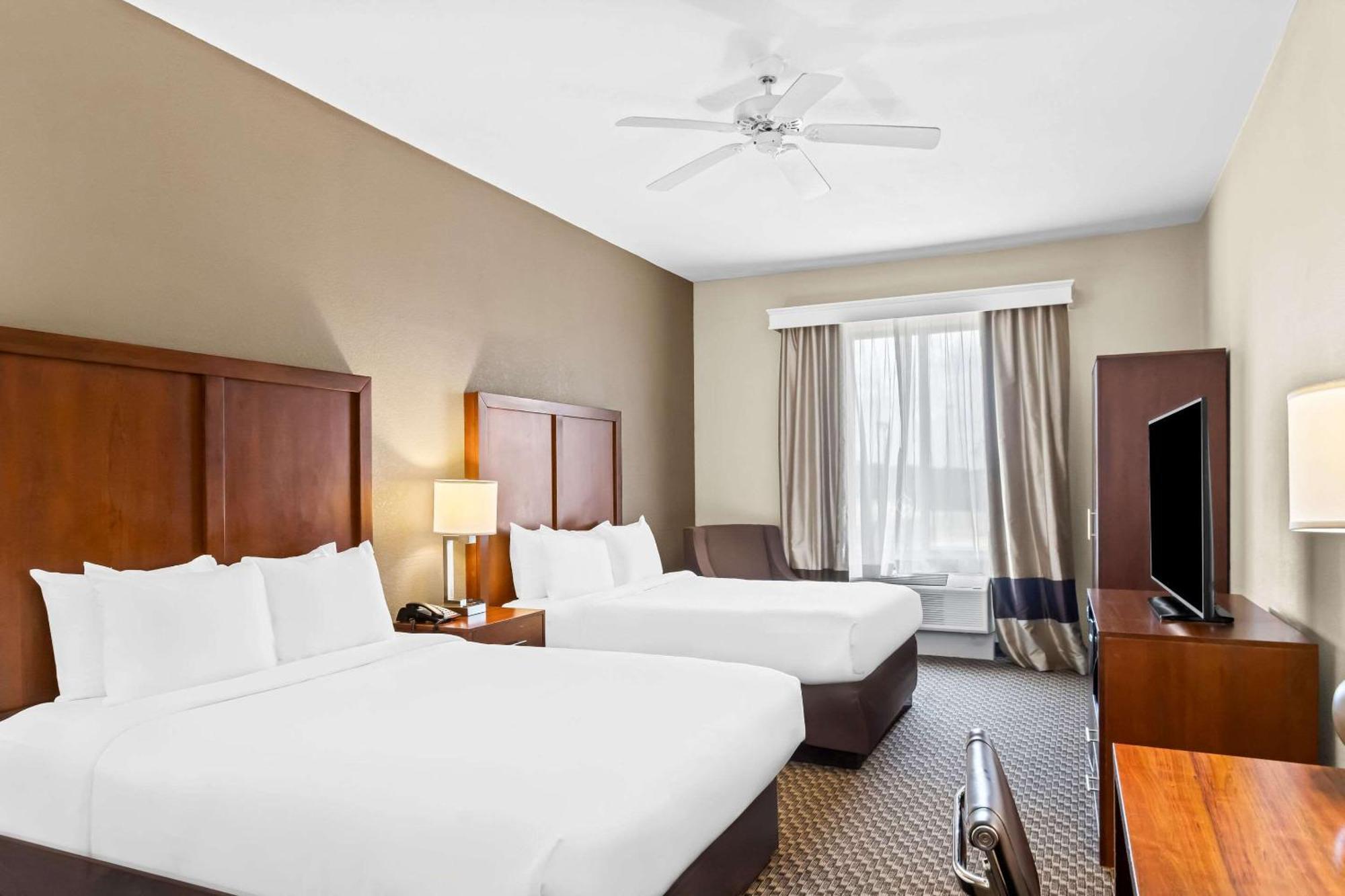 Comfort Inn & Suites Grenada Bagian luar foto