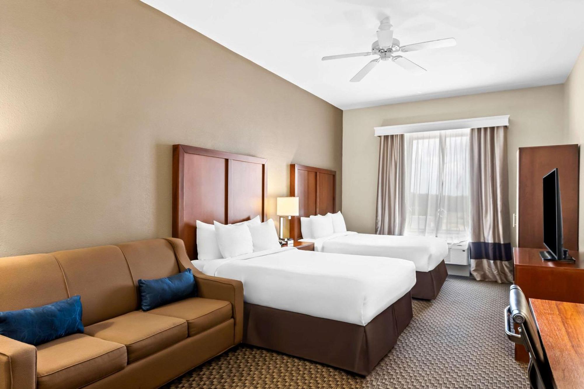 Comfort Inn & Suites Grenada Bagian luar foto