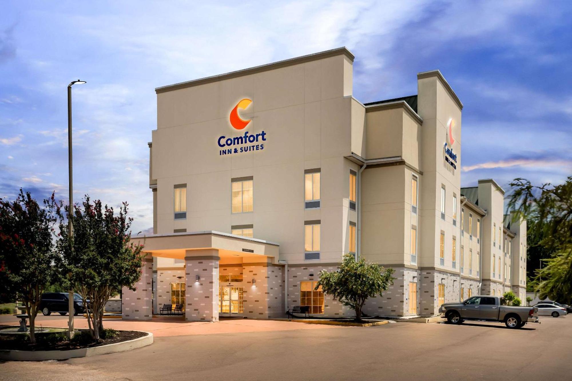 Comfort Inn & Suites Grenada Bagian luar foto