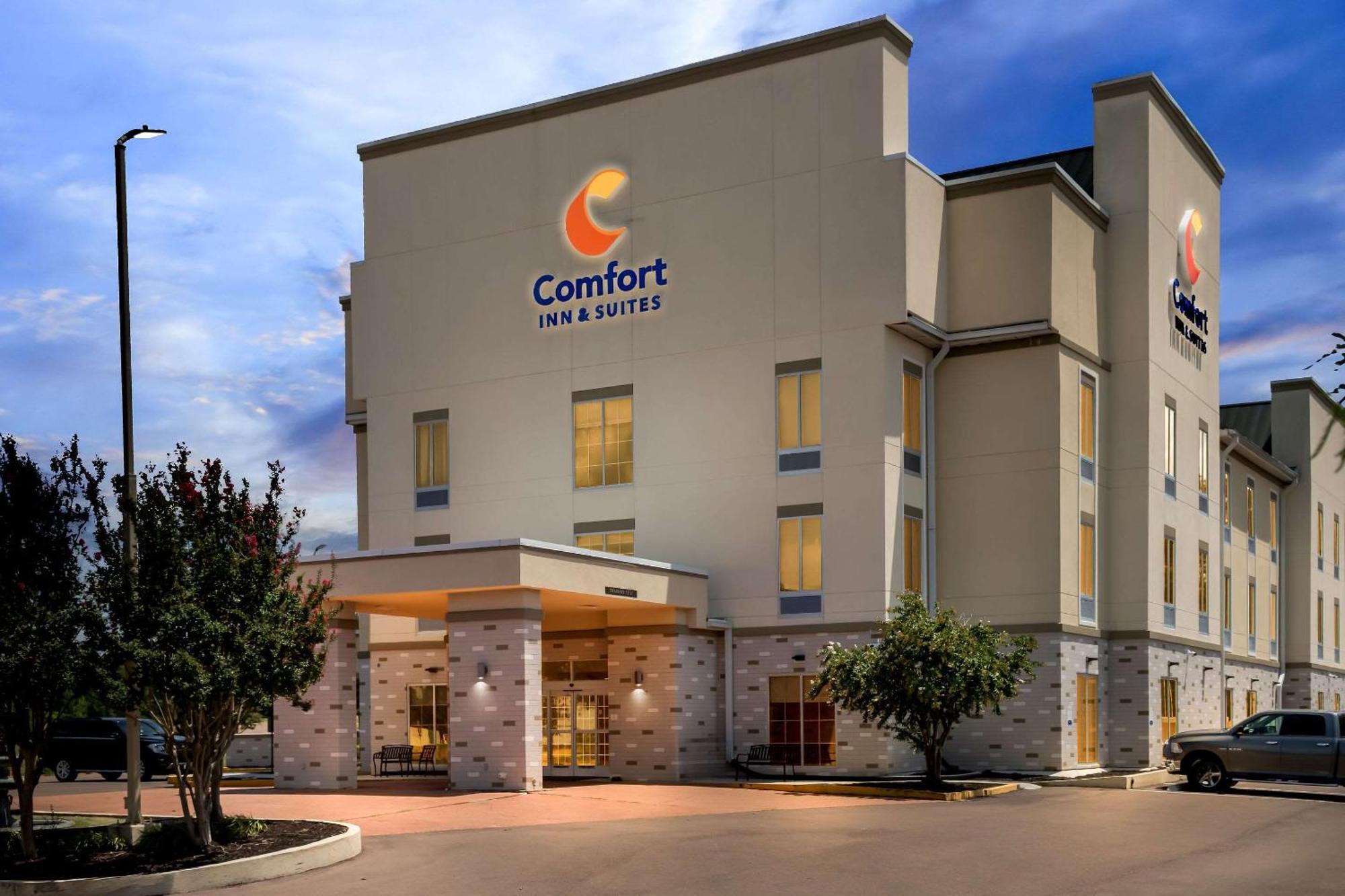 Comfort Inn & Suites Grenada Bagian luar foto