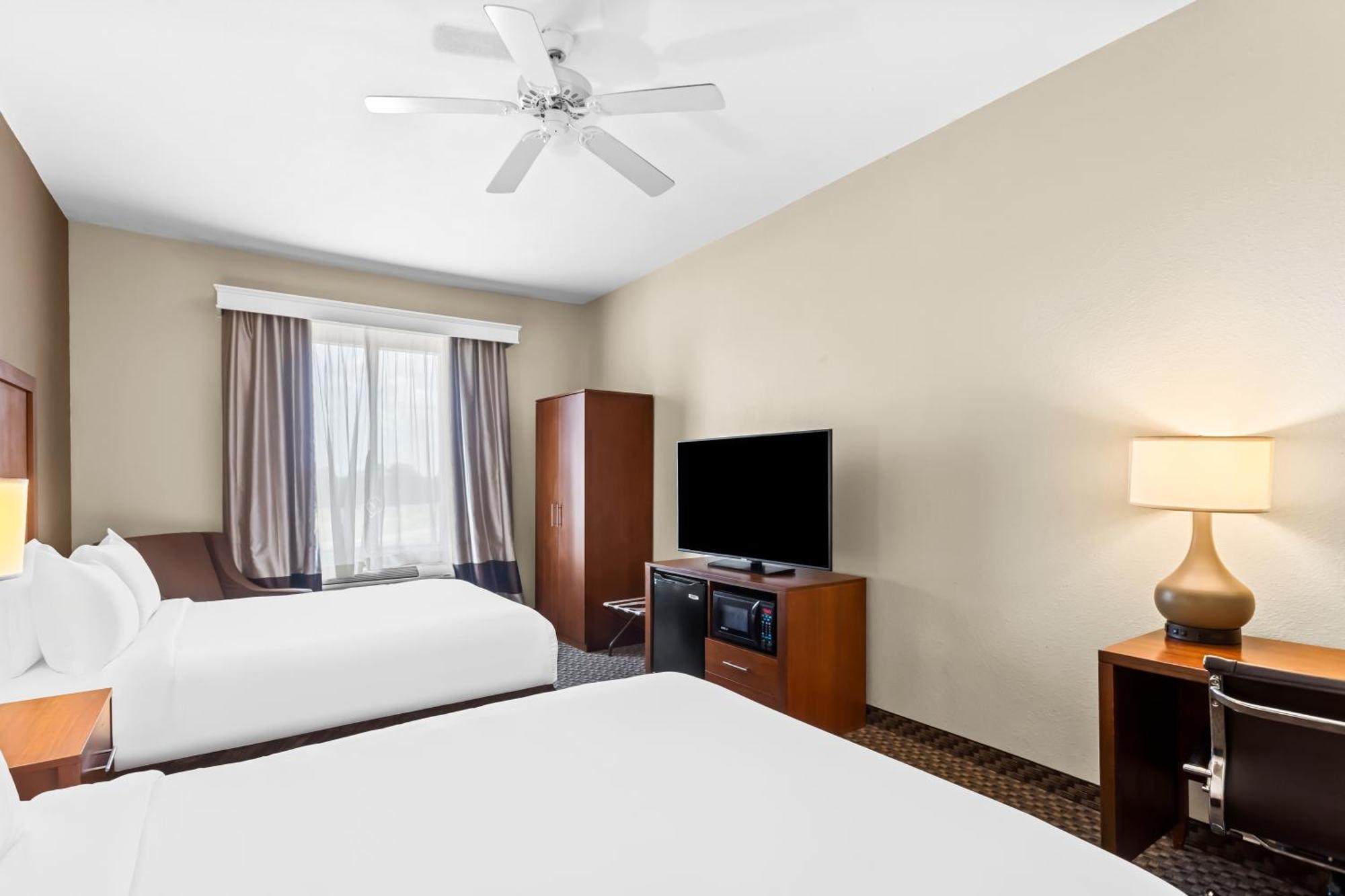 Comfort Inn & Suites Grenada Bagian luar foto